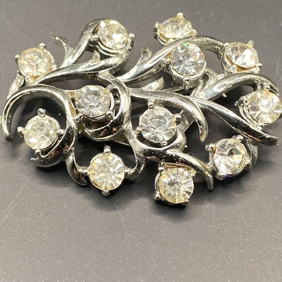Vintage Rhinestone Brooch Silver Tone Floral Cluster Pin Costume Jewelry 1.75 - Picture 1 of 3